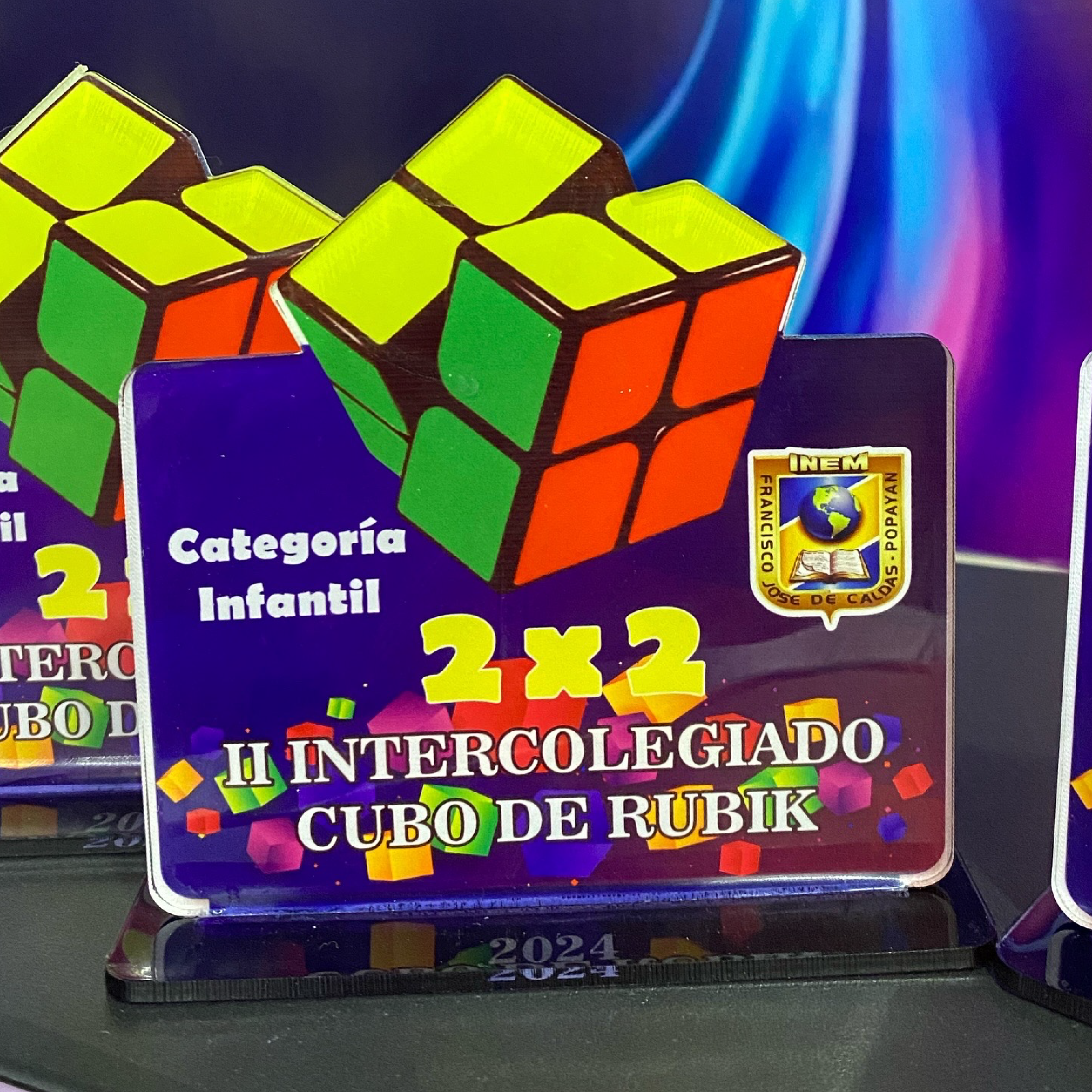 Trofeo Color Acrílico